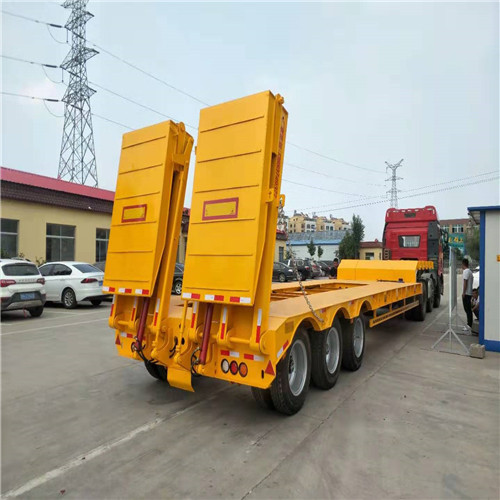 自卸半掛車(chē)