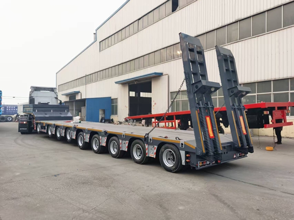 三線(xiàn)六軸低平板半掛車(chē)