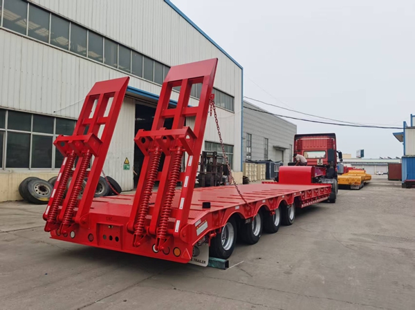  13.75米低平板半掛車(chē)